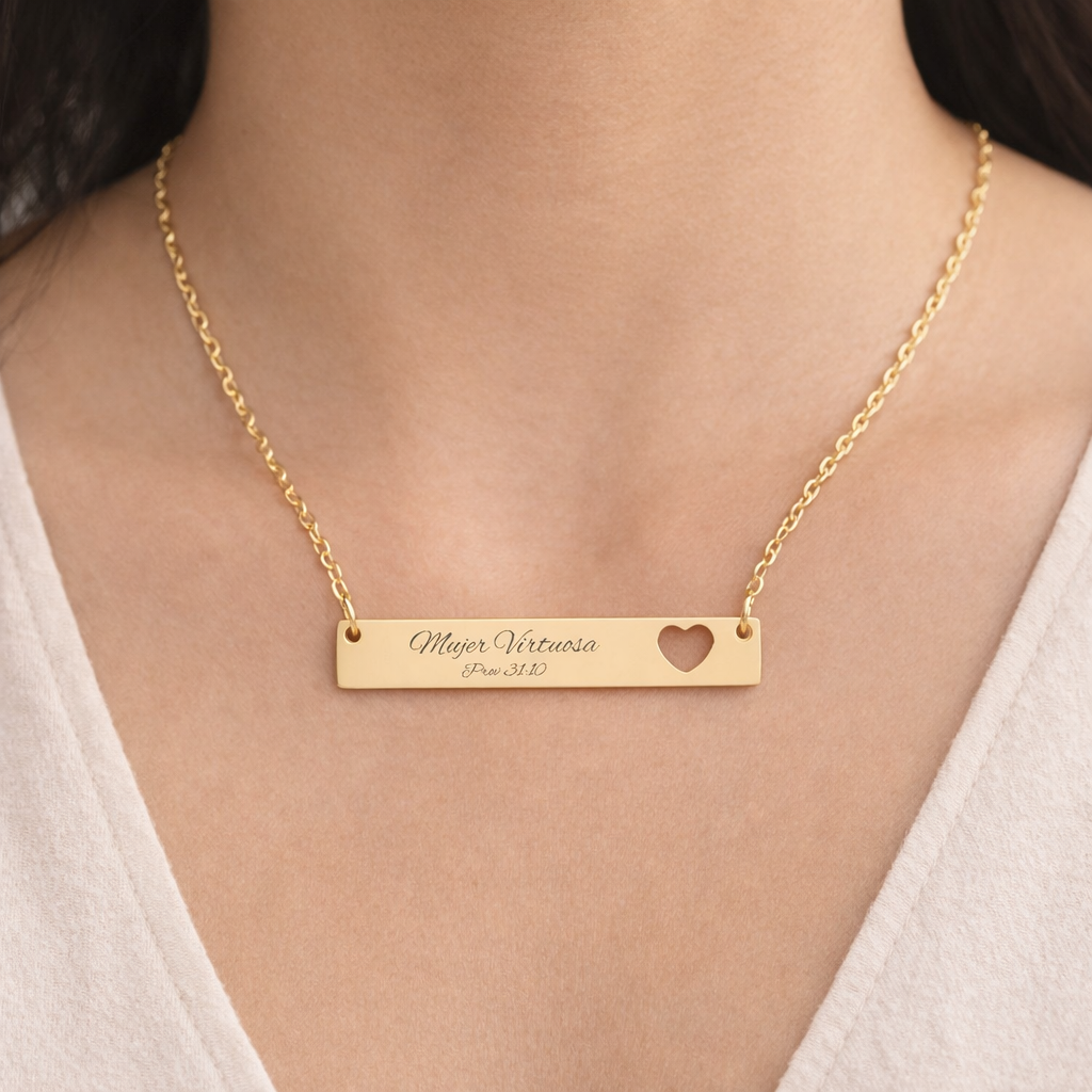 Collar “Mujer Virtuosa” – Barra Dorada con Corazón